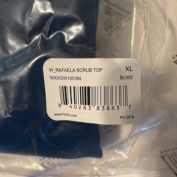 Figs Rafaela Top - Picture 2 of 3